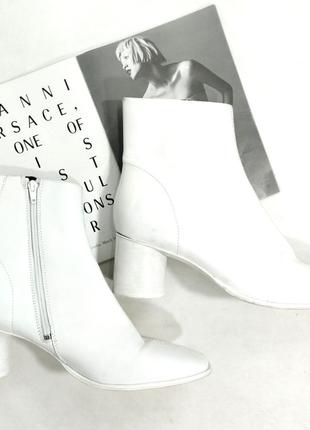 Белые кожаные ботильоны на каблуках  битинки деми большой размер4 фото