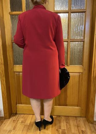 Костюм красного цвета: платье и жакет большого размера2 фото