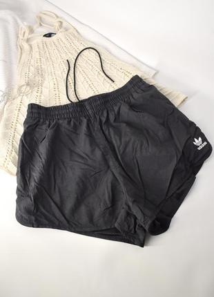 Черные лаконичные шорты adidas primegreen xs-s