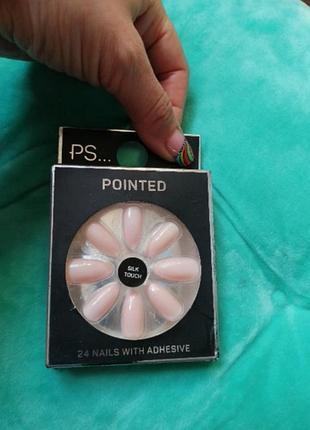 Нігті накладні френч гострі
