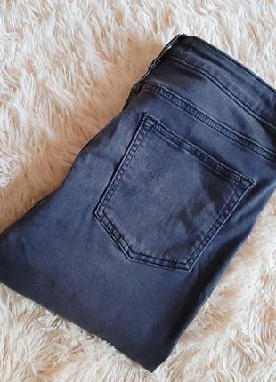 Класні вузькі джинси з необробленим краєм від f&f5 фото