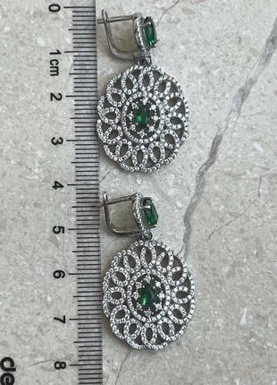 Нові вишукані сережки з підвісками срібло смарагд3 фото