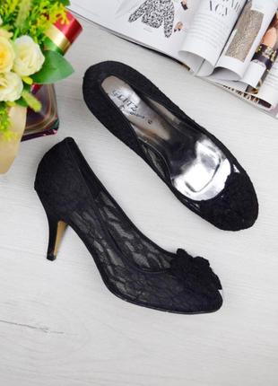 Чёрные кружевные туфли с бантом атласный каблук