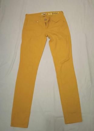 Желтые скинни джинсы низкая посадка низкая талия indigo rein