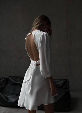 Ніжна сукня з відкритою спиною та вирізом декольте з довгими рукавами 🩶