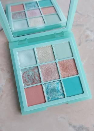 Палетка теней huda beauty
pastel mint obsessions3 фото