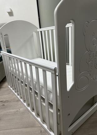 Дитяче ліжечко з матрасом