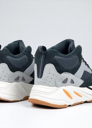 11943 adidas yeezy boost 700  темно сірі з білим  ( зима )