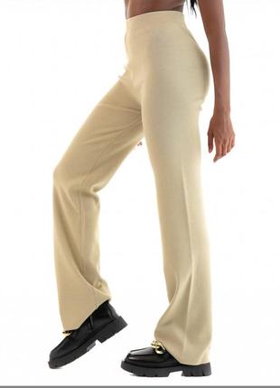Актуальные трикотажные брюки, стильные трикотажные брюки, трикотажные брюки с высокой талией, бежевые трикотажные брюки, широкие трикотажные брюки4 фото