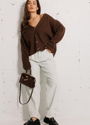В`язаний жіночий кардиган oversize короткий темно-коричневого кольору
