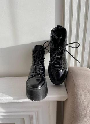 Зимові чорні масивні черевики з натуральної лакованої шкіри, всередині (натуральна шерст)9 фото