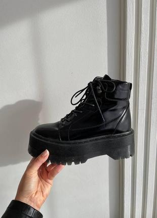 Зимові чорні масивні черевики з натуральної лакованої шкіри, всередині (натуральна шерст)3 фото