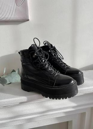 Зимові чорні масивні черевики з натуральної лакованої шкіри, всередині (натуральна шерст)5 фото