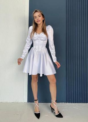 Нежное белое платье с корсетом1 фото