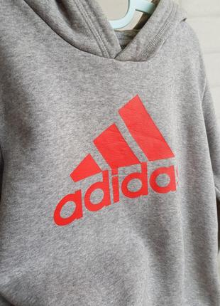 Сіренький фірмовий світшот (фліс)👬
фірми adidas 
7/8 років (128см), маломірить буде на 6/7 рочків
стан: відмінний3 фото