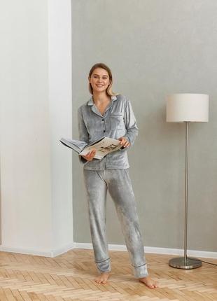 Плюшевая пижама на пуговицах, свободный крой, серый3 фото