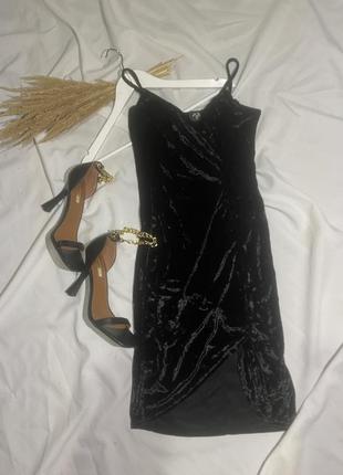 Черное бархатное платье ах раris бархатное на бретельках маленькое черное платье6 фото