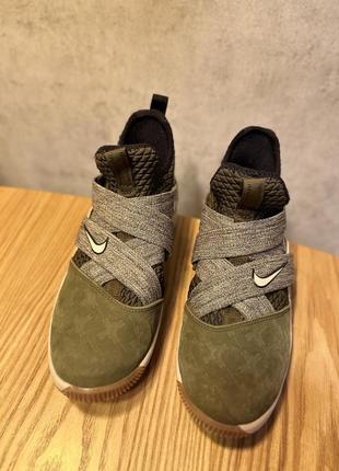 Баскетбольні кросівки nike lebron soldier 123 фото