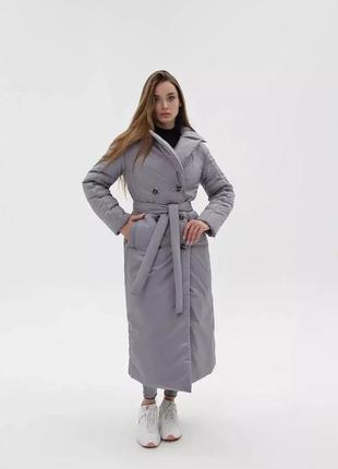 Фирменное женское зимнее стеганое пальто пуховик серого цвета с поясом
