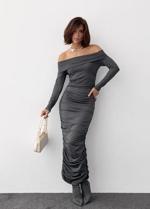 Силуетна сукня з драпіруванням і відкритими плечима7 фото