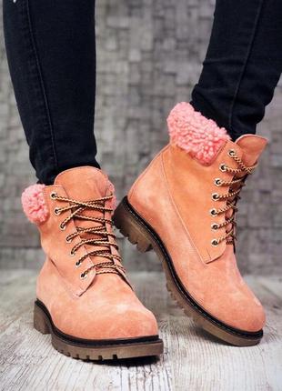 Стильні замшеві зимові черевики персикового кольору з хутром на шнурках, 39 р