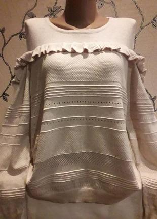 Кофта з відкритими плечима та воланом