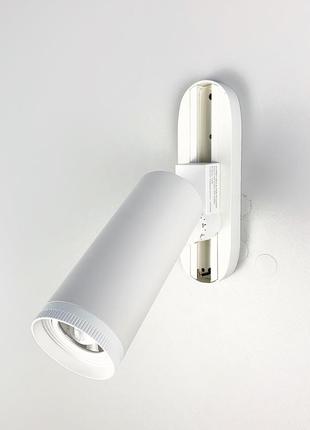 Трековый светильник с линзой в белом.5 фото