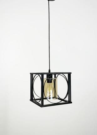 Подвесной светильник в черном черном каркасе.1 фото