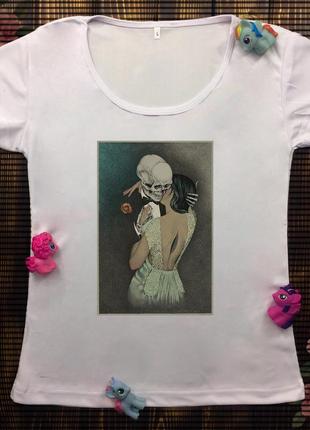 Женская футболка с принтом - вдова