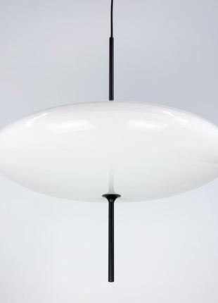 Легкий та елегатний підвісний світильник