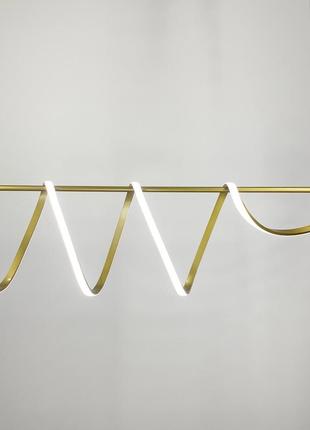 Дизайнерский светильник led в золотистом корпусе.7 фото