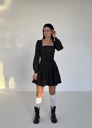 Нежное женственное платье мини короткая с длинными рукавами костюмка базовая черный3 фото