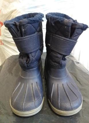 Резиновые, литые  сапоги, утепленные.