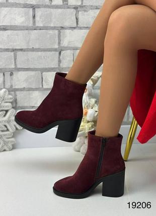 Зимові жіночі замшеві ботинки бордового кольору, трендові жіночі черевики на підборах