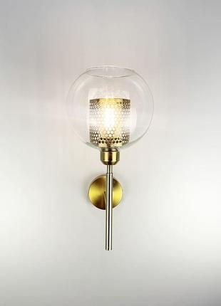 Дизайнерский настенный светильник в латунном каркасе.10 фото