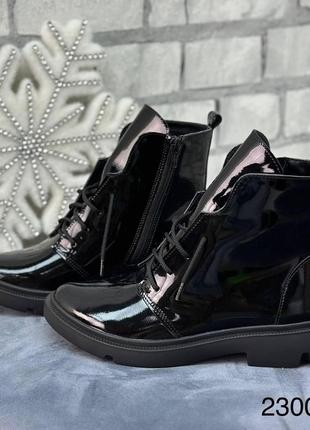 Зимові жіночі лакові ботинки чорного кольору, трендові жіночі черевики на шнурівці