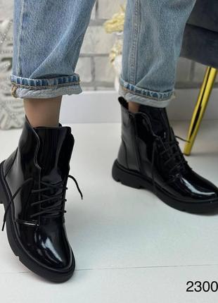 Зимові жіночі лакові ботинки чорного кольору, трендові жіночі черевики на шнурівці8 фото