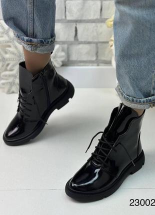 Зимові жіночі лакові ботинки чорного кольору, трендові жіночі черевики на шнурівці3 фото