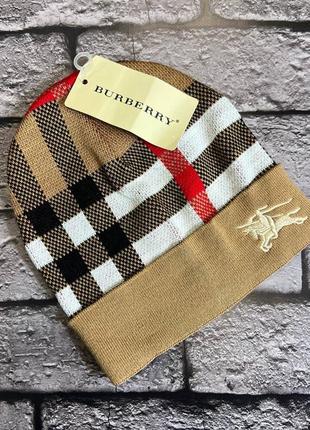 Шапка в стилі burberry