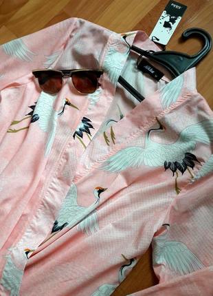 Очень красивая зефирная блуза с журавлями на запах5 фото