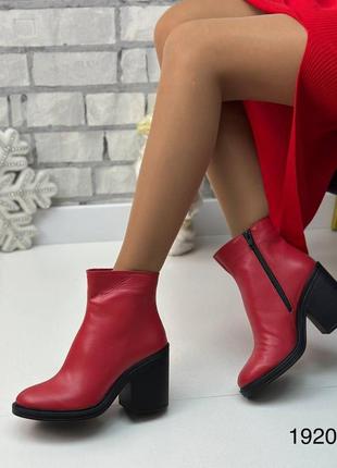 Зимові жіночі шкіряні ботинки червоного кольору, трендові жіночі черевики на підборах