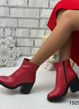 Зимові жіночі шкіряні ботинки червоного кольору, трендові жіночі черевики на підборах3 фото