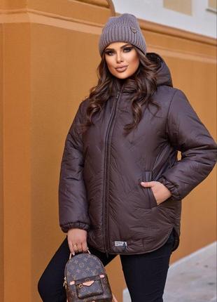 Женская очень теплая стеганая куртка на молнии с округлыми разрезами по бокам размеры 48-629 фото