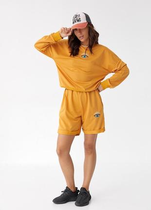 Шорти та світшот з вишивкою