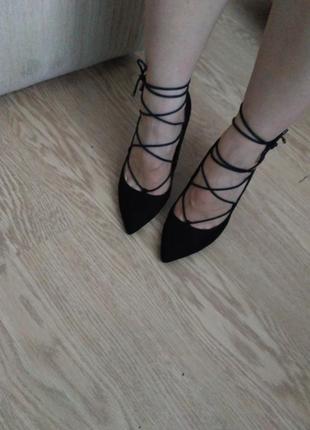 Новые замшевые туфли на шнуровке2 фото