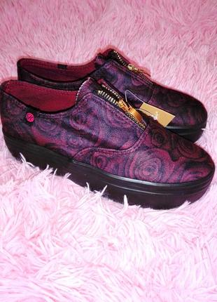 Слипоны на танкетке