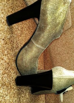 Суперские туфли с золотистым напылением2 фото