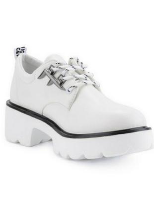 Белые закрытые туфли на шнурках платформе массивные модные3 фото