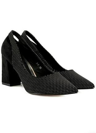 Чорні туфлі в горох на широкому зручному каблуці