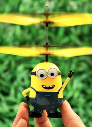 Іграшка-вертоліт літаючий міньйон дитяча літаюча іграшка на керуванні